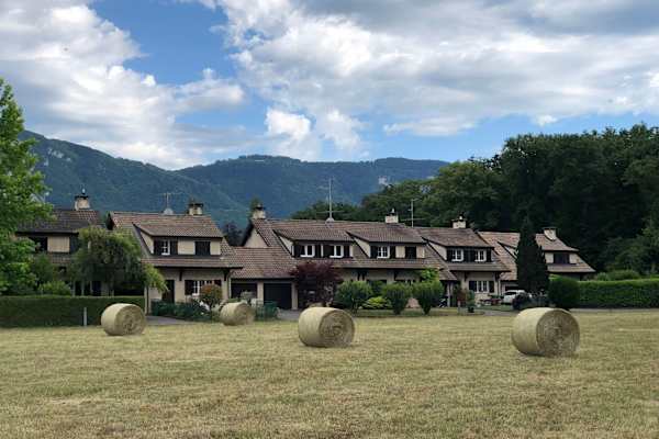 House sit in Troinex, Switzerland