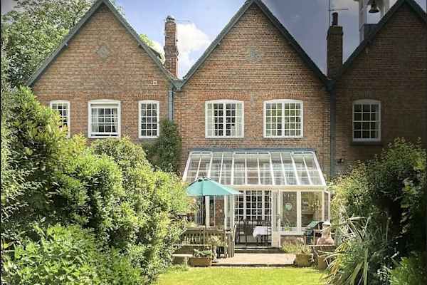 House sit in Chiddingfold, United Kingdom