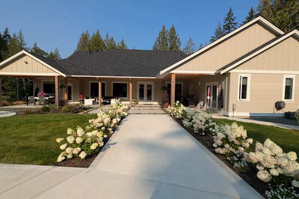 House sit in Qualicum Beach, BC, Canada