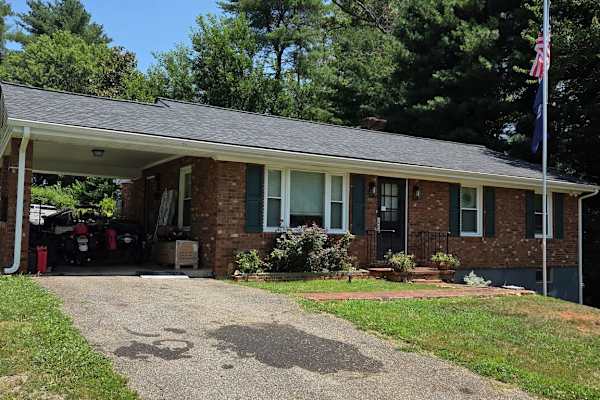 House sit in Lynchburg, VA, US