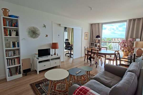 House sit in Paris, France