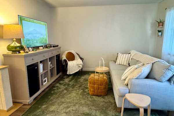 House sit in Los Angeles, CA, US