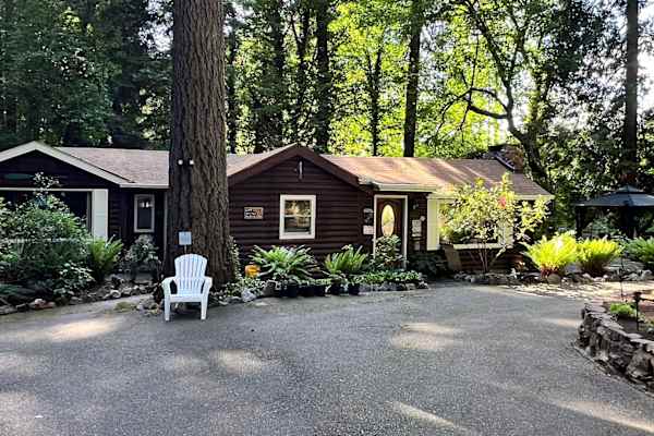 House sit in University Place, WA, US