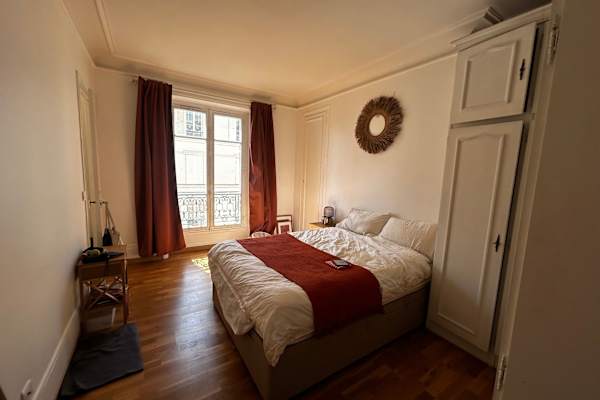 House sit in Paris, France