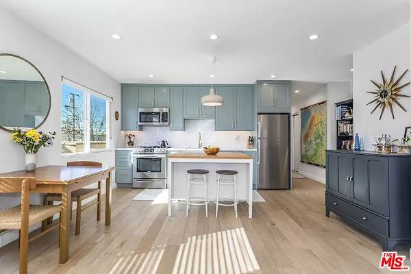 House sit in Los Angeles, CA, US