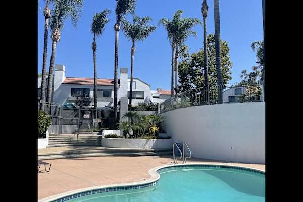 House sit in Simi Valley, CA, US