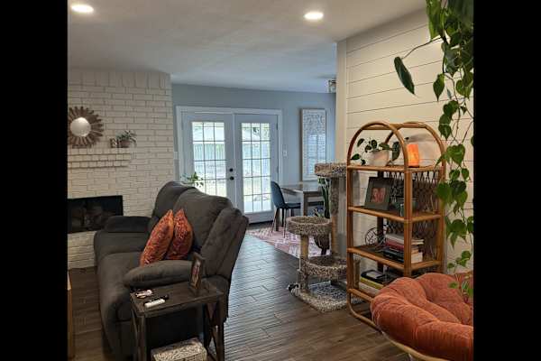 House sit in Austin, TX, US