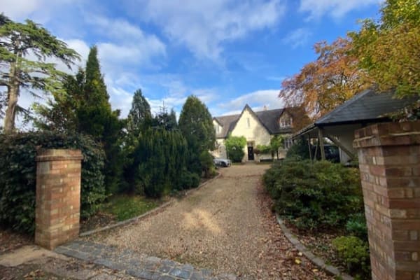 House sit in Woburn, United Kingdom