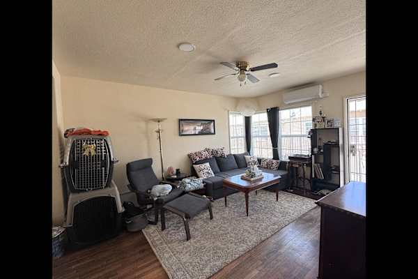 House sit in Van Nuys, CA, US