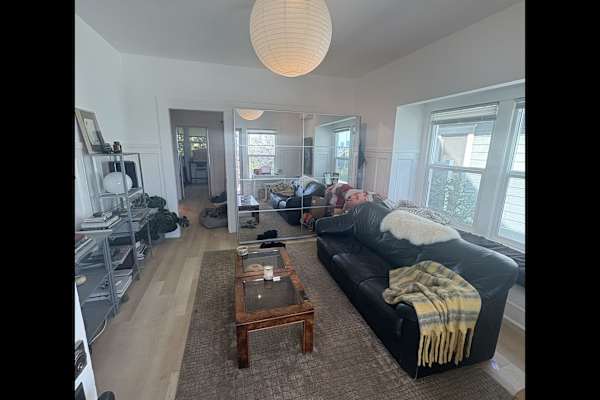 House sit in Los Angeles, CA, US