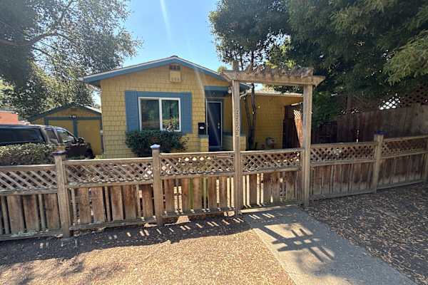 House sit in Oakland, CA, US