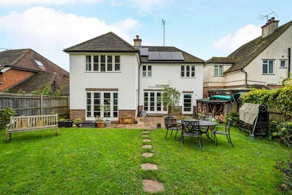 House sit in Guildford, United Kingdom