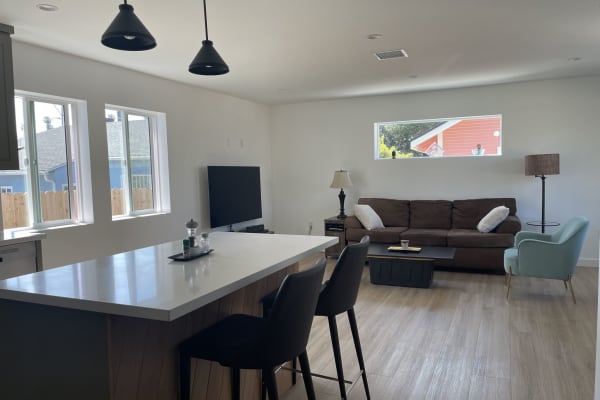 House sit in Los Angeles, CA, US