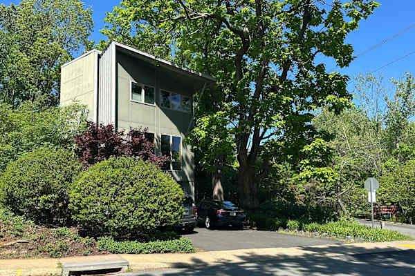 House sit in Charlottesville, VA, US