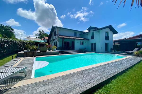 House sit in Biarritz, France