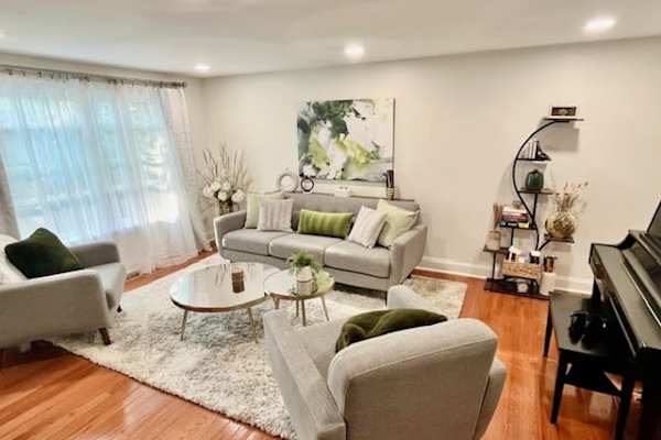 House sit in Alexandria, VA, US