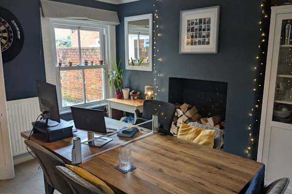 House sit in Newbury, United Kingdom