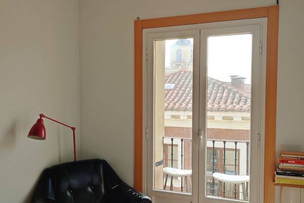 House sit in Madrid, Spain