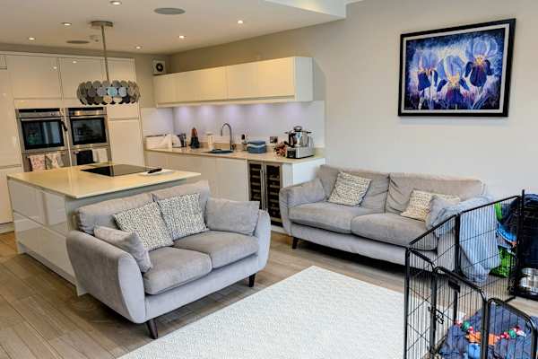 House sit in Cobham, United Kingdom