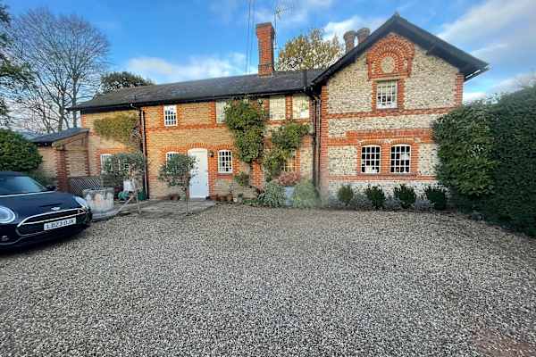 House sit in Guildford, United Kingdom