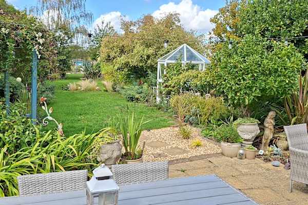 House sit in Warlingham, United Kingdom