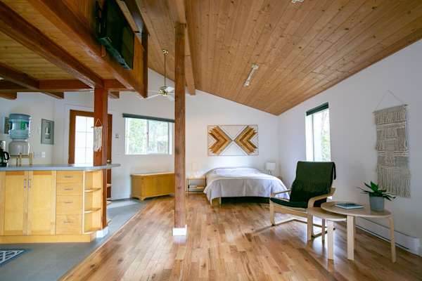 House sit in Ganges, BC, Canada