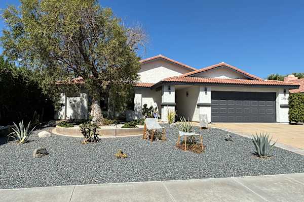 House sit in Palm Springs, CA, US