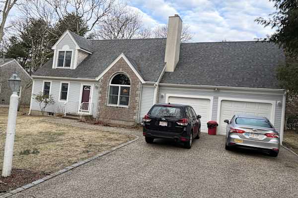 House sit in East Falmouth, MA, US