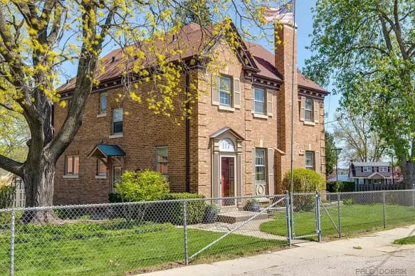 House sit in Chicago, IL, US