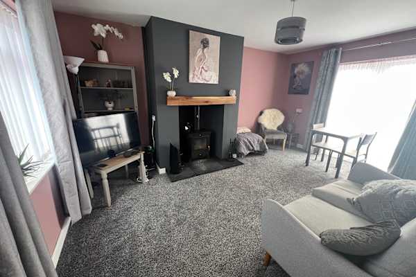 House sit in Edwinstowe, United Kingdom