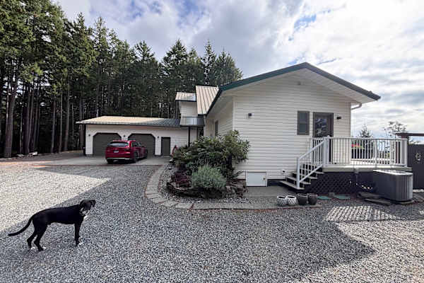 House sit in Gabriola, BC, Canada