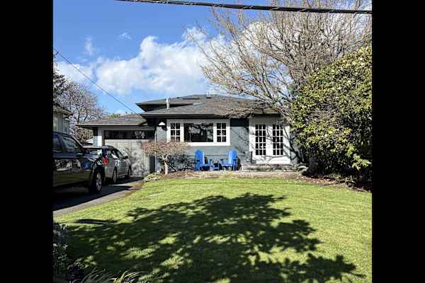 House sit in Oak Bay, BC, Canada