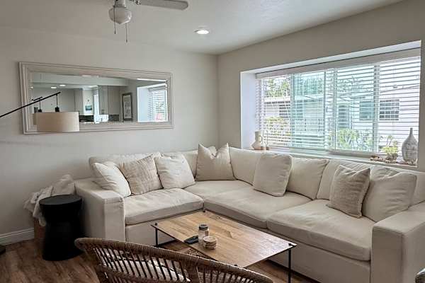 House sit in Manhattan Beach, CA, US