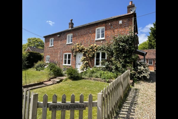 House sit in Kingsclere, United Kingdom