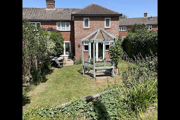 House sit in Newbury, United Kingdom
