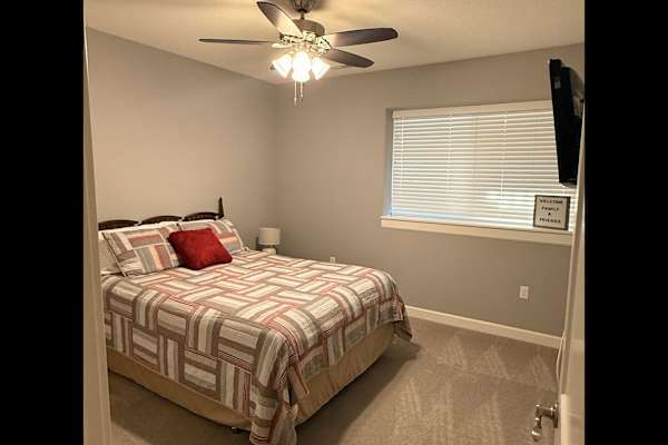 House sit in Lawrence, KS, US