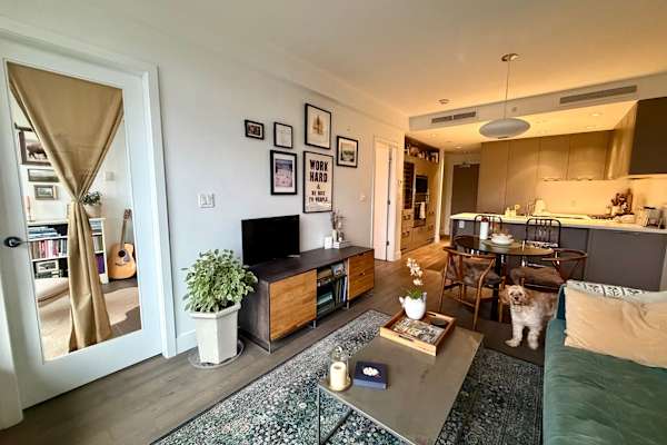 House sit in Vancouver, BC, Canada