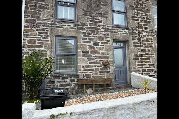 House sit in Redruth, United Kingdom