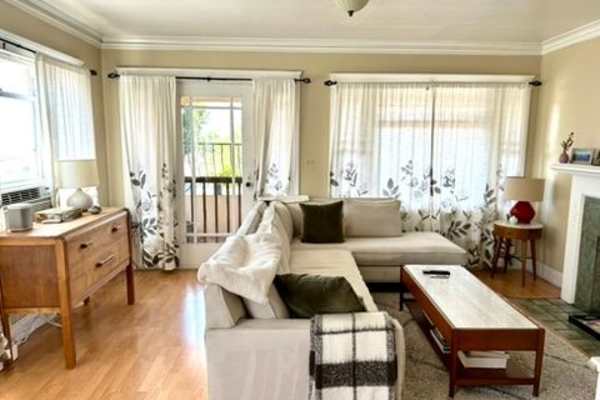 House sit in Los Angeles, CA, US