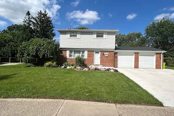House sit in Sterling Heights, MI, US