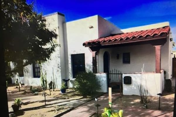 House sit in Phoenix, AZ, US