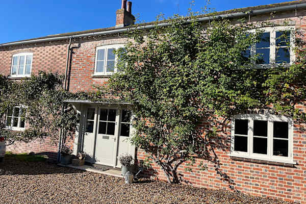 House sit in Winchester, United Kingdom