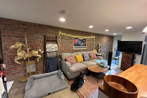 House sit in Washington, D.C., Washington, D.C., US