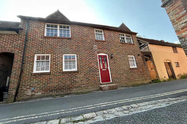 House sit in Lewes, United Kingdom