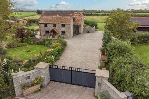 House sit in Axbridge, United Kingdom