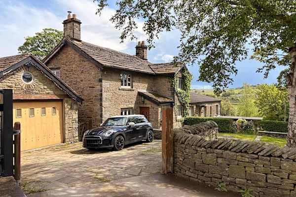 House sit in Marple, United Kingdom