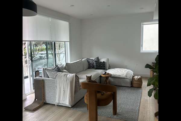 House sit in Studio City, CA, US