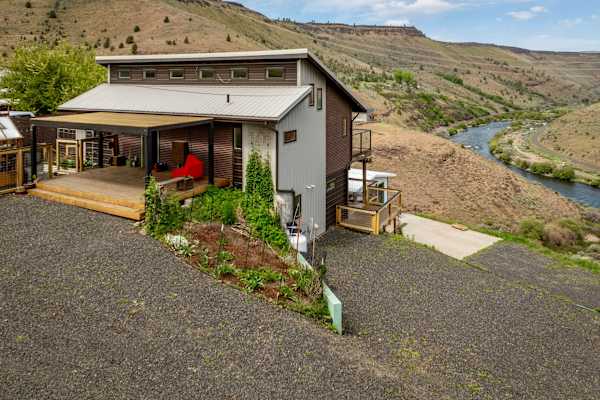 House sit in Maupin, OR, US