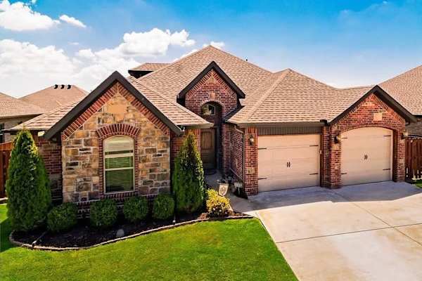 House sit in Rogers, AR, US
