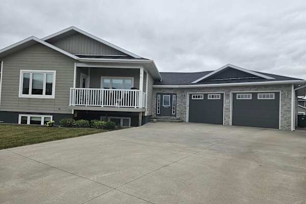 House sit in Winkler, MB, Canada